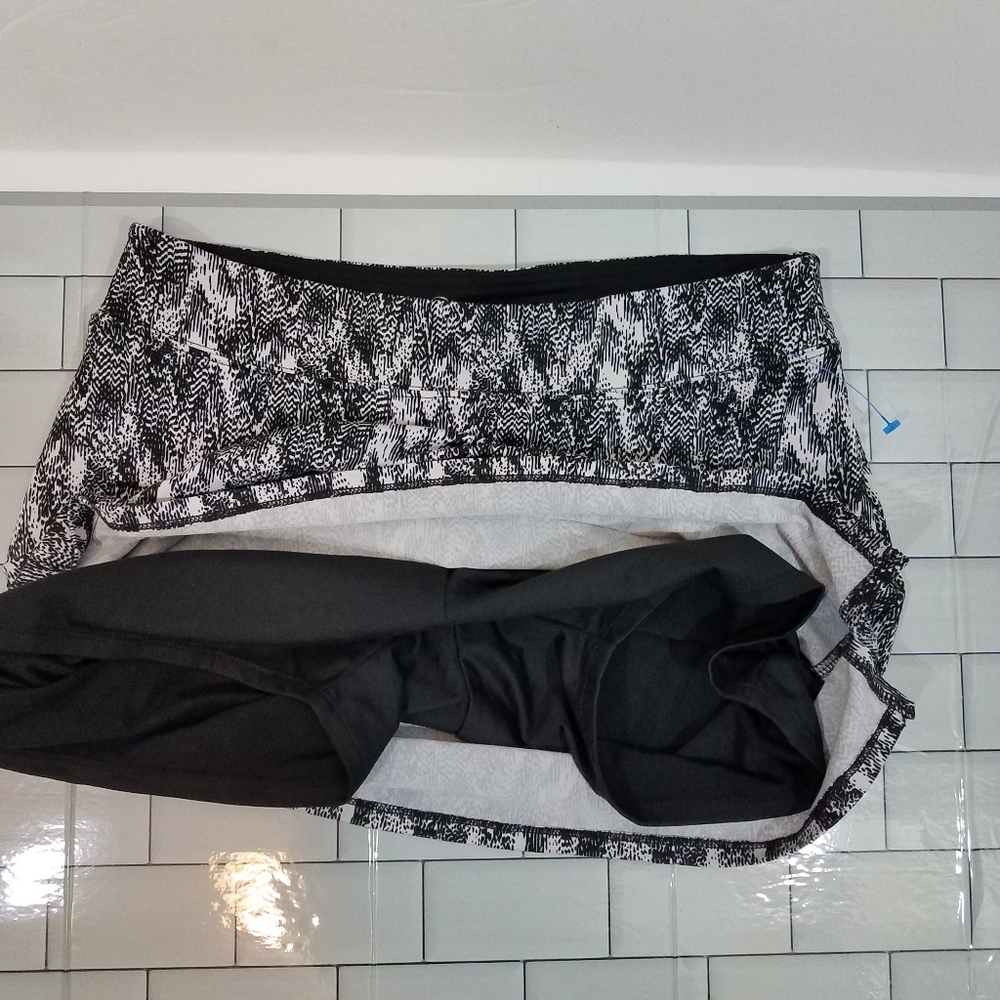 Tranquility Yoga Skort S Black and White - Picture 5 of 7